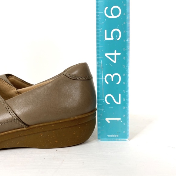 Clarks Everlay Dairyn Taupe Leather Slip On Comfort Loafer Sz. 7 M - Picture 4 of 13